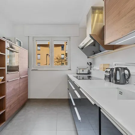 Modern Lux With Balcony In *