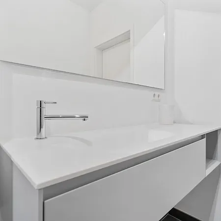 Modern Lux With Balcony In 룩셈부르크