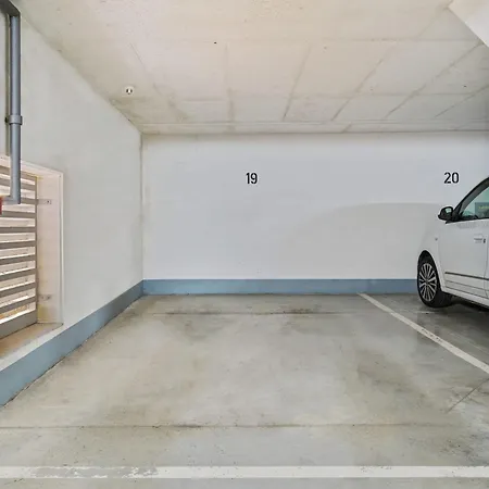 Modern Lux With Balcony In Apartmán