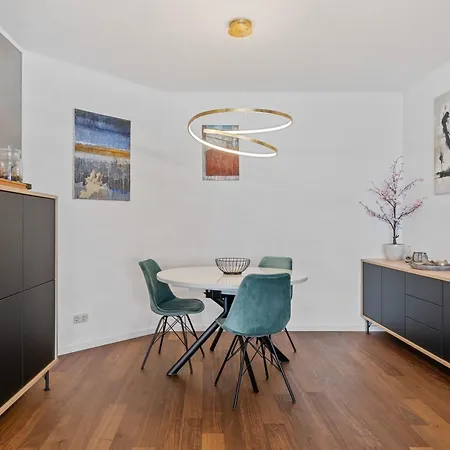 Modern Lux With Balcony In 아파트 *