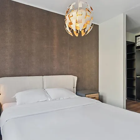 Modern Lux With Balcony In Apartment Luxemburg