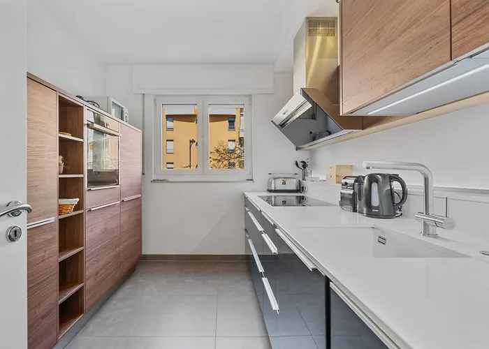 Modern Lux With Balcony In *