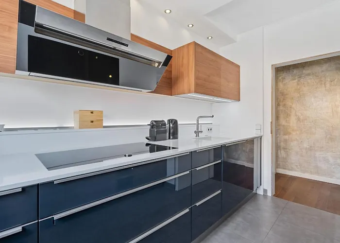 Modern Lux With Balcony In *