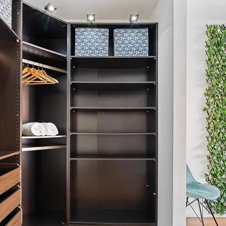 Modern Lux With Balcony In