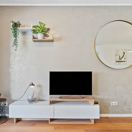 Modern Lux With Balcony In Apartment